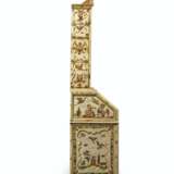 A NORTH ITALIAN PARCEL-GILT AND POLYCHROME-DECORATED 'LACCA ... - Foto 5