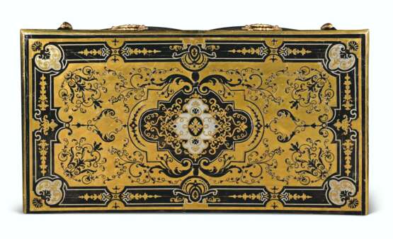 A LOUIS XIV ORMOLU-MOUNTED EBONY, BRASS AND PEWTER 'BOULLE' ... - Foto 5