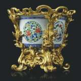 A LARGE FRENCH ORMOLU-MOUNTED CHINESE PORCELAIN JARDINIERE - photo 1