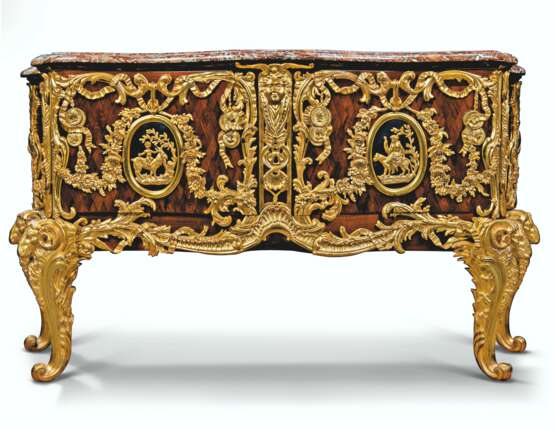 A FRENCH ORMOLU AND BLUETOLE MOUNTED KINGWOOD PARQUETRY COMM... - фото 2