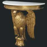 A PAIR OF RUSSIAN GILTWOOD EAGLE CONSOLE TABLES - Foto 2