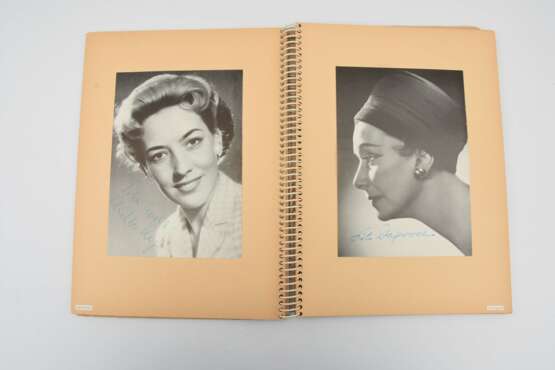AUTOGRAMM-SAMMLUNG "DEUTSCHE STARS", vier Alben mit teils Autogrammkarten und signierten Bildern, Deutschland um 1960 - фото 3