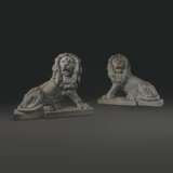 A PAIR OF LARGE ITALIAN MARBLE SEATED LIONS - Foto 2