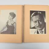 AUTOGRAMM-SAMMLUNG "DEUTSCHE STARS", vier Alben mit teils Autogrammkarten und signierten Bildern, Deutschland um 1960 - Foto 5