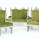 A THREE-PIECE CUT AND MOLDED-GLASS SALON SUITE - Foto 1