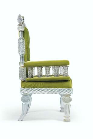 A THREE-PIECE CUT AND MOLDED-GLASS SALON SUITE - фото 2