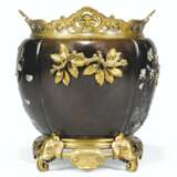 A LARGE FRENCH 'JAPONISME' GILT, SILVERED AND PATINATED-BRON... - Foto 2