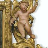 A NORTH ITALIAN PARCEL-GILT AND POLYCHROME-PAINTED MIRROR - фото 3