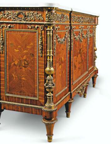 A FRENCH ORMOLU-MOUNTED KINGWOOD, MAHOGANY, AND MARQUETRY CO... - фото 2