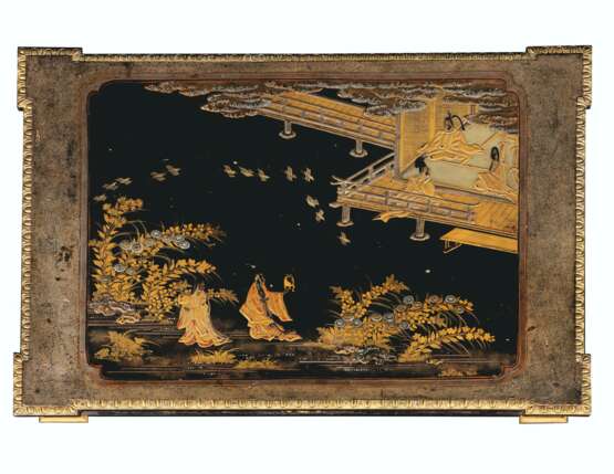 AN AUSTRIAN ORMOLU-MOUNTED EBONY AND JAPANESE LACQUER TABLE ... - Foto 2