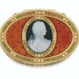 A FRENCH JEWELLED ENAMELLED GOLD SNUFF-BOX - фото 3