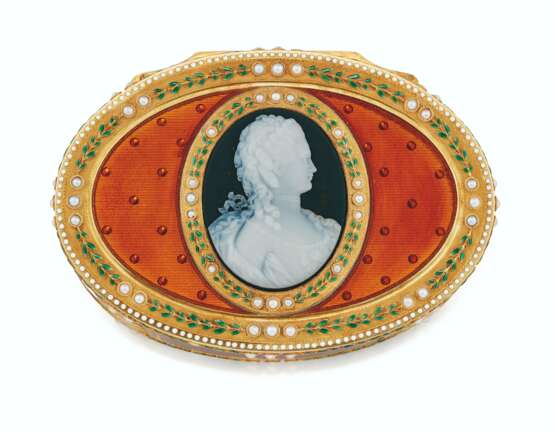 A FRENCH JEWELLED ENAMELLED GOLD SNUFF-BOX - фото 3