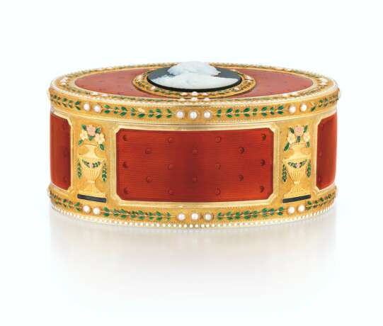 A FRENCH JEWELLED ENAMELLED GOLD SNUFF-BOX - фото 4