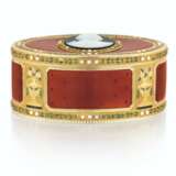 A FRENCH JEWELLED ENAMELLED GOLD SNUFF-BOX - Foto 4
