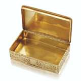 A VICTORIAN GOLD SNUFF-BOX - photo 3
