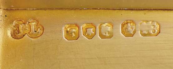 A VICTORIAN GOLD SNUFF-BOX - photo 4