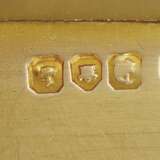 A VICTORIAN GOLD SNUFF-BOX - фото 4