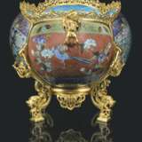 A FRENCH 'JAPONISME' ORMOLU-MOUNTED CHINESE CLOISONNE ENAMEL... - фото 4