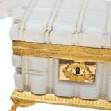 A GROUP OF FIVE CHARLES X ORMOLU-MOUNTED OPALINE GLASS BOXES... - фото 11