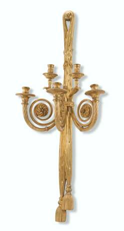 A PAIR OF MONUMENTAL FRENCH ORMOLU FIVE-LIGHT WALL-APPLIQUES... - фото 4