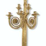 A PAIR OF MONUMENTAL FRENCH ORMOLU FIVE-LIGHT WALL-APPLIQUES... - фото 4