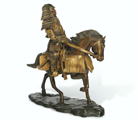 A JAPANESE GILT AND PATINATED BRONZE FIGURE OF A SAMURAI ON ... - photo 4