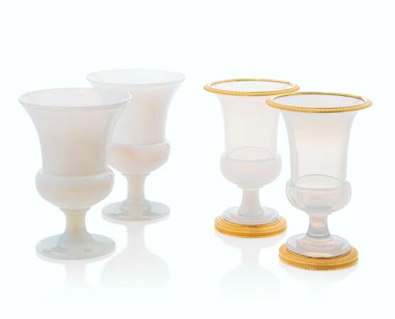 TWO PAIRS OF CHARLES X ORMOLU MOUNTED WHITE OPALINE GLASS VA... - фото 1