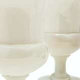 TWO PAIRS OF CHARLES X ORMOLU MOUNTED WHITE OPALINE GLASS VA... - фото 4