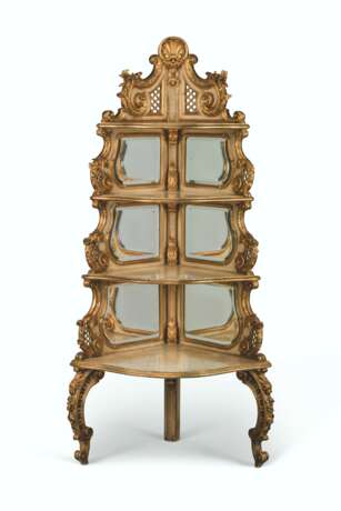 AN ITALIAN WHITE-PAINTED PARCEL-GILT PINE ETAGERE - фото 1