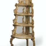 AN ITALIAN WHITE-PAINTED PARCEL-GILT PINE ETAGERE - фото 2