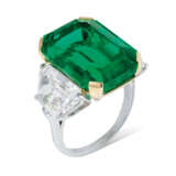IMPORTANT EMERALD AND DIAMOND RING - photo 2
