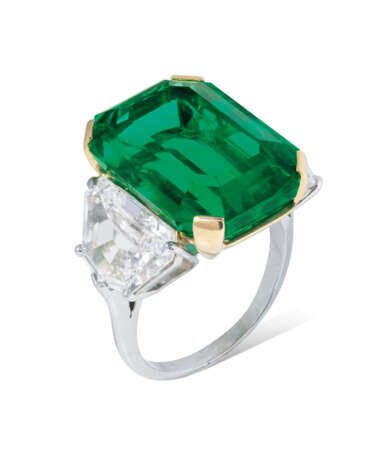 IMPORTANT EMERALD AND DIAMOND RING - фото 2