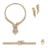 DIAMOND NECKLACE, BRACELET, EARRING AND RING SUITE - фото 1