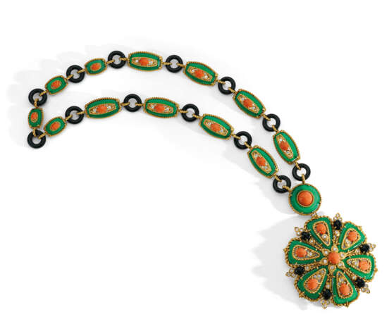 Van Cleef & Arpels. RARE CHRYSOPRASE, CORAL, ONYX AND DIAMOND PENDENT NECKLACE, ... - фото 1
