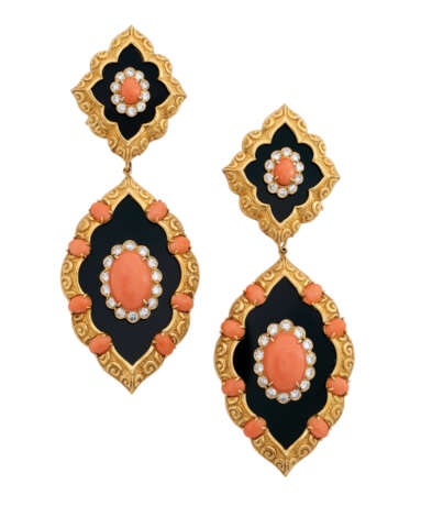 Van Cleef & Arpels. ONYX, CORAL AND DIAMOND BROOCH AND EARRING SET, VAN CLEEF & ... - photo 3