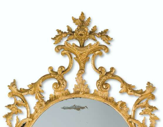 A GEORGE III CARVED GILTWOOD MIRROR - photo 2