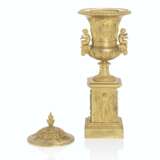 Thomire et Cie. A PAIR OF EMPIRE ORMOLU URNS AND COVERS - photo 6