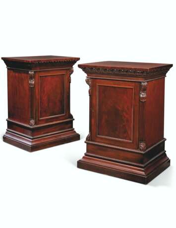 A PAIR OF WILLIAM IV MAHOGANY PEDESTAL CABINETS - photo 1