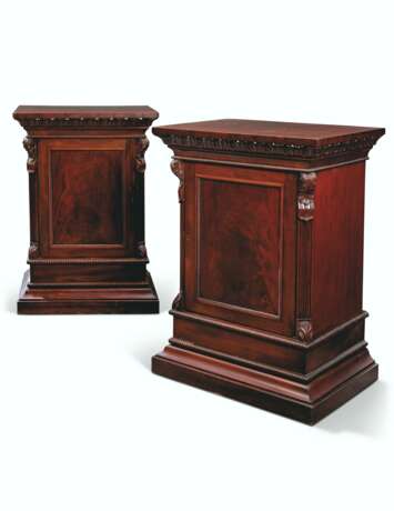 A PAIR OF WILLIAM IV MAHOGANY PEDESTAL CABINETS - фото 2