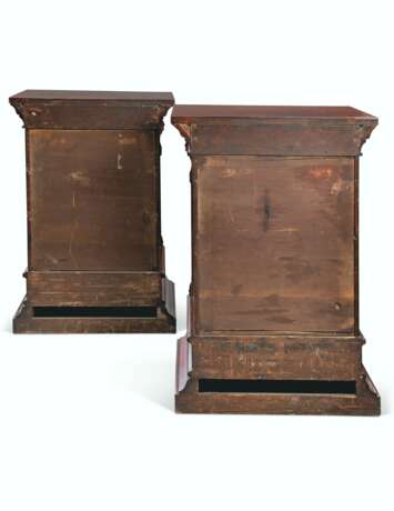 A PAIR OF WILLIAM IV MAHOGANY PEDESTAL CABINETS - photo 3