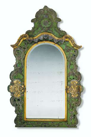 A GERMAN SILVER-METAL MOUNTED, GREEN-PAINTED AND PARCEL-GILT... - фото 1