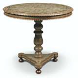 A DAMASCUS INLAID AND PAINTED CIRCULAR CENTRE TABLE - Foto 1