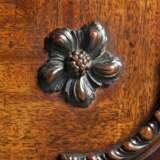 A GEORGE II MAHOGANY SIDE CABINET - photo 2