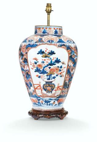 A JAPANESE IMARI VASE LAMP - photo 1