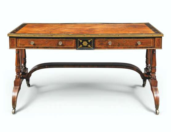 A REGENCY BRASS-INLAID ROSEWOOD WRITING-TABLE - Foto 1