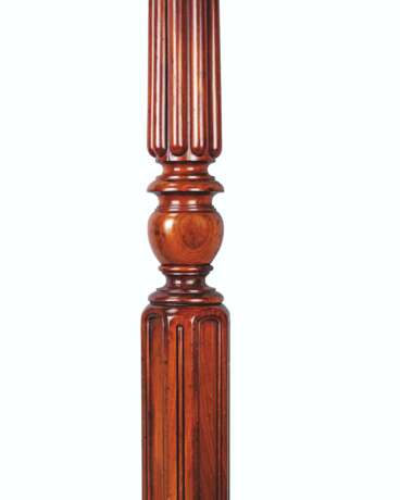 AN EARLY VICTORIAN MAHOGANY AND POLYCHROME-PAINTED FOUR-POST... - photo 2