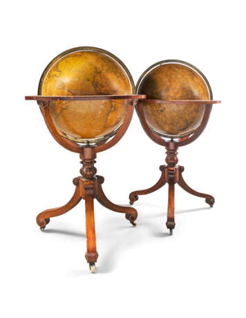 A MATCHED PAIR OF 20-INCH LIBRARY GLOBES - фото 1