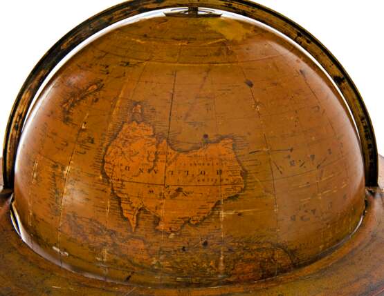 A MATCHED PAIR OF 20-INCH LIBRARY GLOBES - Foto 8