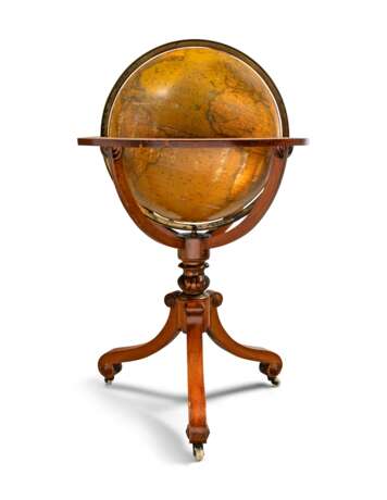 A MATCHED PAIR OF 20-INCH LIBRARY GLOBES - фото 10