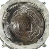 A COMMONWEALTH IRISH SILVER-MOUNTED COCONUT-CUP - Foto 6